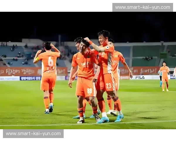 铁血平民与落寞豪门的巅峰博弈:光州FCvs全北现代,这不只是一场K联赛